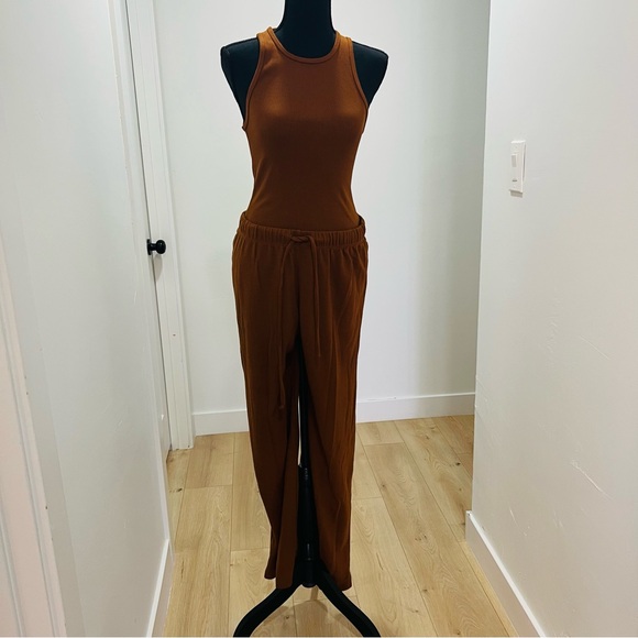 DONNI. Rust Ribbed Tank Top - Picture 4 of 8